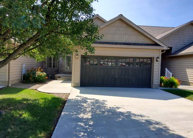 Property at 110 Edgewater, Elkins, WV 26241, 2 beds, 2.5 baths