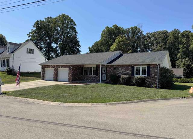 Property at 8 Franklin Ct, Fairmont, WV 26554, 3 beds, 2 baths