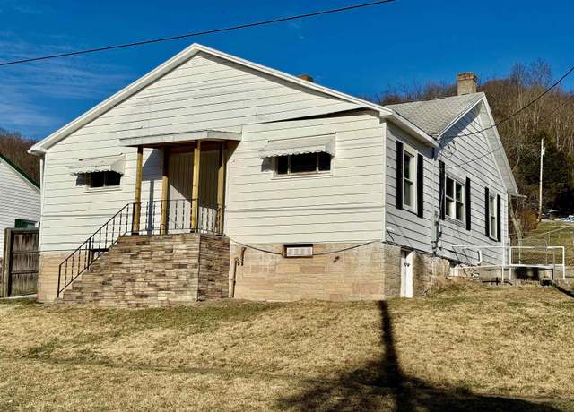 Property at 206 Main St, Carolina, WV 26563, 3 beds, 1 bath