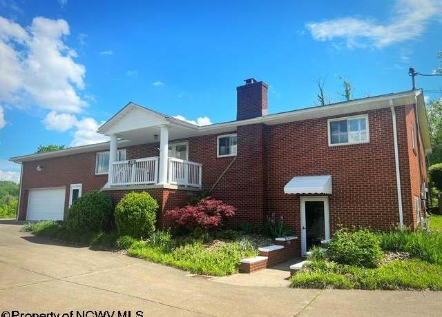 Property at 521 Colasessano Dr, Fairmont, WV 26554, 5 beds, 3 baths
