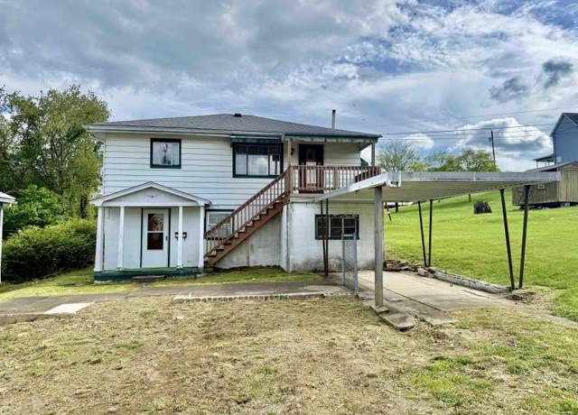 Property at 413 1/2 Murray Ave, Fairmont, WV 26554, 3 beds, 2 baths