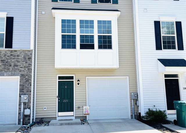 Property at 221 Queensbury Ct, Fairmont, WV 26554, 3 beds, 3.5 baths