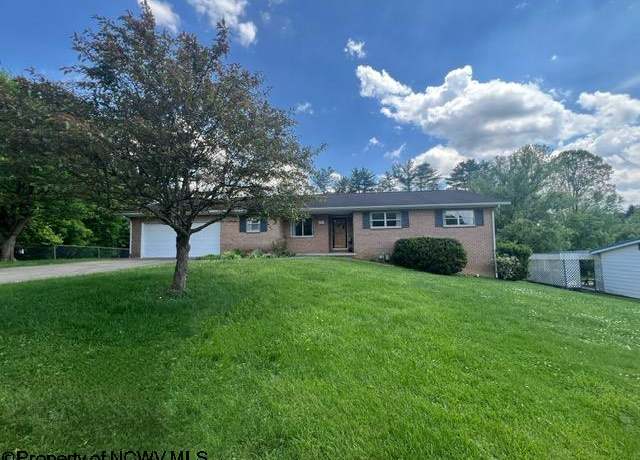 Property at 1601 Clifton Rd, Fairmont, WV 26554, 3 beds, 2.5 baths