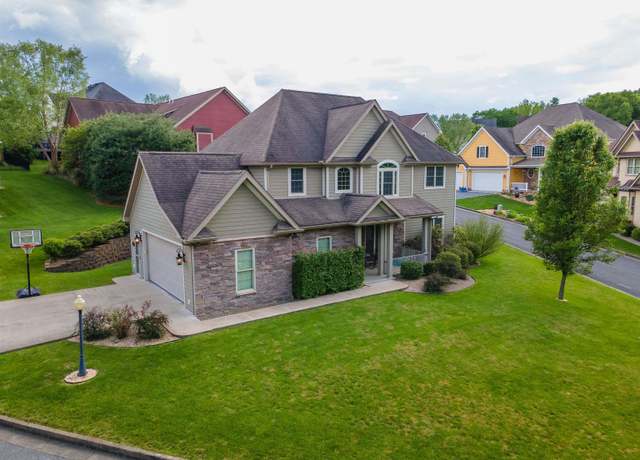 Property at 15 Berkshire Dr, Morgantown, WV 26508, 5 beds, 4 baths