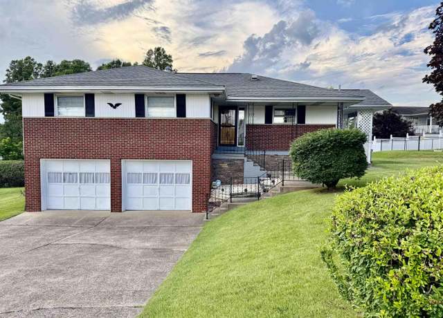 Property at 119 Golf Dr, Fairmont, WV 26554, 3 beds, 2.5 baths