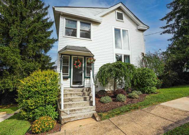 Property at 521 Center St, Morgantown, WV 26505, 4 beds, 3 baths