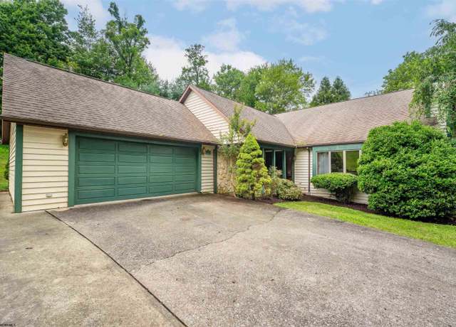 Property at 2374 Lakeside Ests, Morgantown, WV 26508, 4 beds, 3.5 baths
