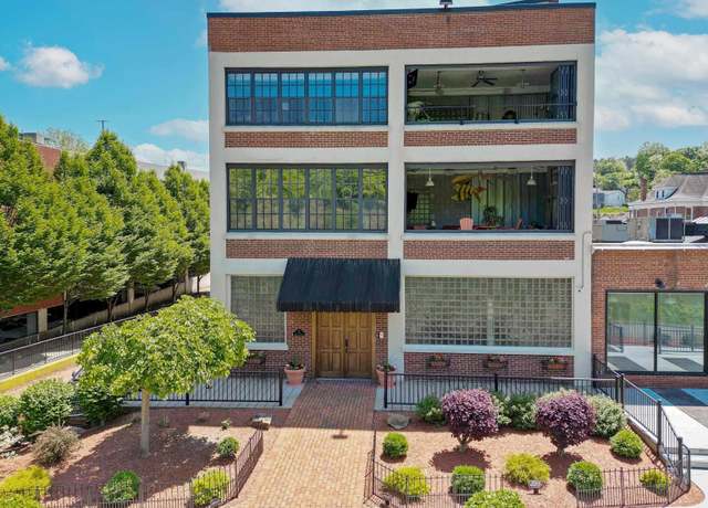 Property at 75 Wharf St, Morgantown, WV 26501, 3 beds, 3.5 baths