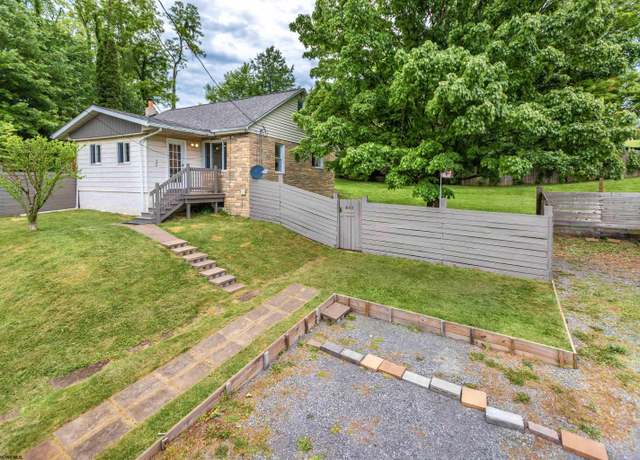 Property at 448 Pleasant Hl, Morgantown, WV 26505, 3 beds, 2 baths