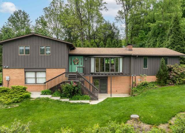 Property at 160 Poplar Dr, Morgantown, WV 26505, 4 beds, 3.5 baths