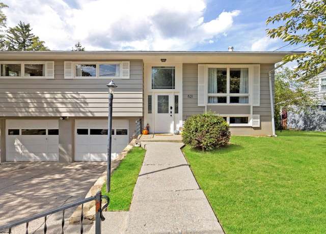 Property at 521 Woodhaven Dr, Morgantown, WV 26505, 4 beds, 2.5 baths