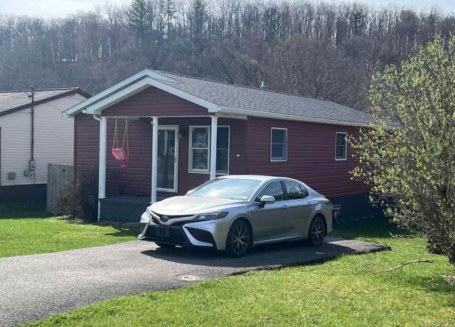 Property at 230 Bruce St, Elkins, WV 26241, 3 beds, 1 bath