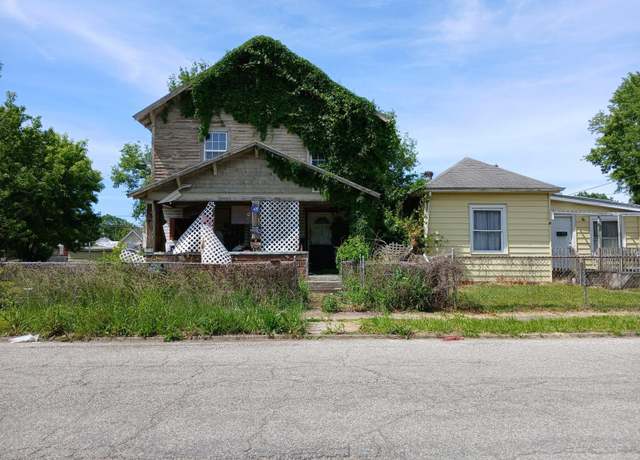 Property at 1738 Charleston Ave, Huntington, WV 25701, 3 beds, 2 baths