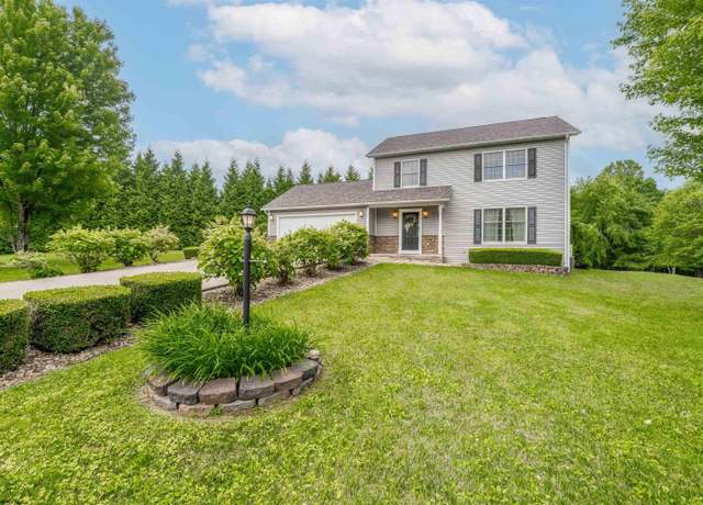 Property at 9 Oakton Dr, Morgantown, WV 26508, 3 beds, 2.5 baths