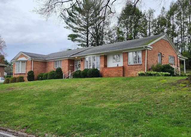 Property at 1105 Avalon Rd, Fairmont, WV 26554, 4 beds, 2 baths