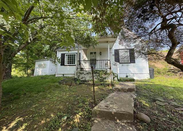 Property at 1350 College Park, Fairmont, WV 26554, 2 beds, 1.5 baths