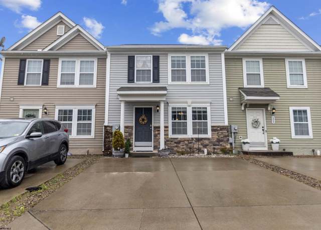 Property at 19 Stafford Cir, Fairmont, WV 26554, 3 beds, 2.5 baths