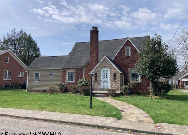 Property at 344 E Seventh St, Weston, WV 26452, 3 beds, 2.5 baths