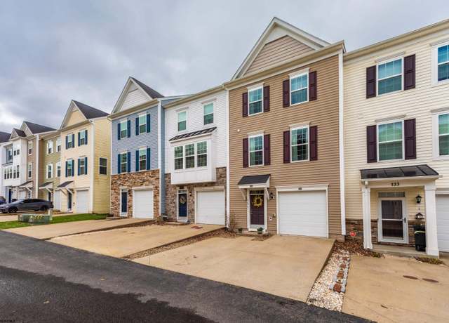 Property at 131 Woodside, Morgantown, WV 26508, 3 beds, 2.5 baths