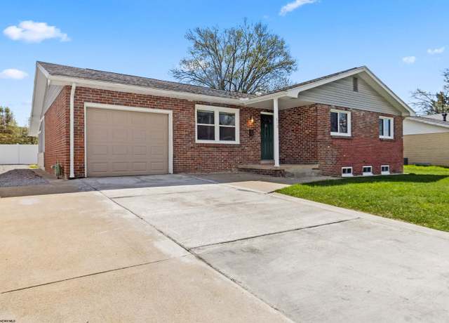 Property at 678 Bellaire Dr, Morgantown, WV 26505, 3 beds, 2.5 baths