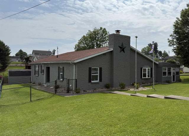 Property at 28 Fairway Ln, Fairmont, WV 26554, 3 beds, 2 baths