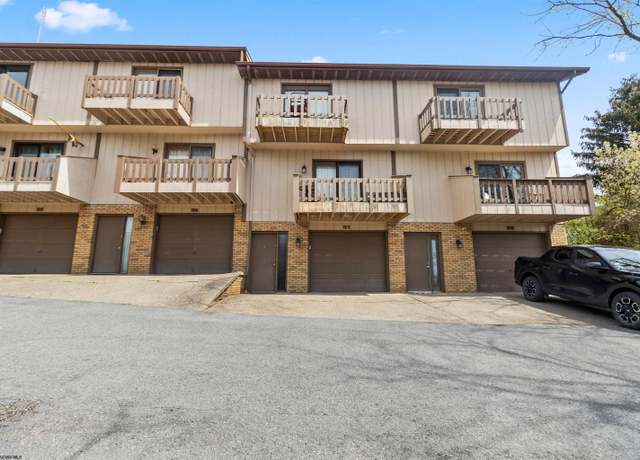 Property at 1224 Van Voorhis Rd, Morgantown, WV 26505, 2 beds, 1.5 baths