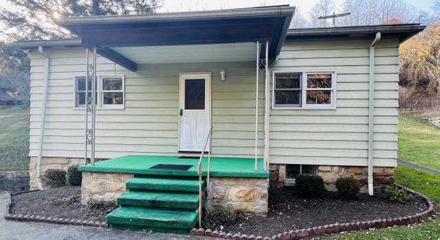 Photo of 62 Newcastle Ln, Farmington, WV 26571