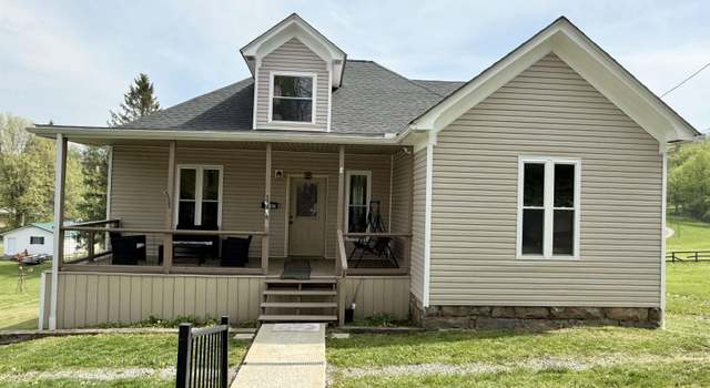 Photo of 447 Blueville Dr, Grafton, WV 26354