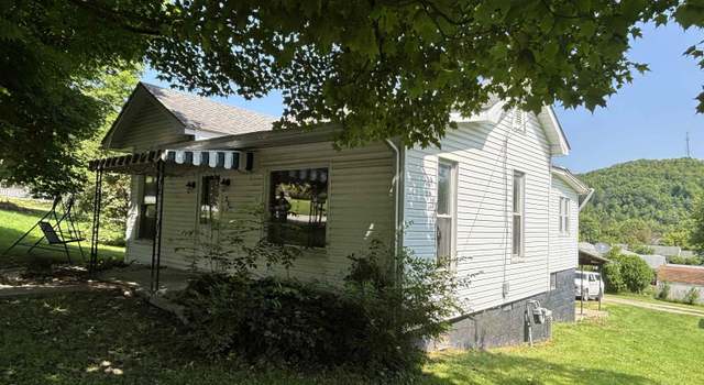 Photo of 300 Brown Ave, Belington, WV 26250