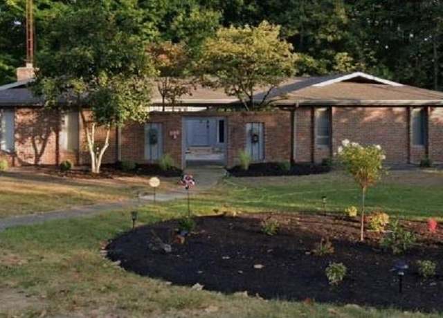Property at 3040 Parkwood Dr, Richmond, IN 47374, 4 beds, 2 baths