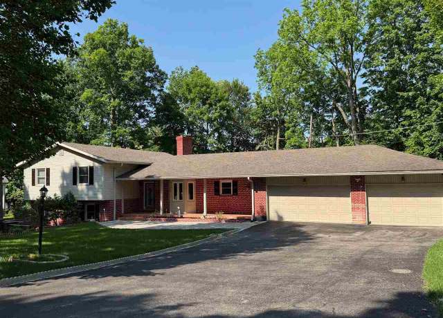 Property at 8 Parkway Ln, Richmond, IN 47374, 5 beds, 2.5 baths