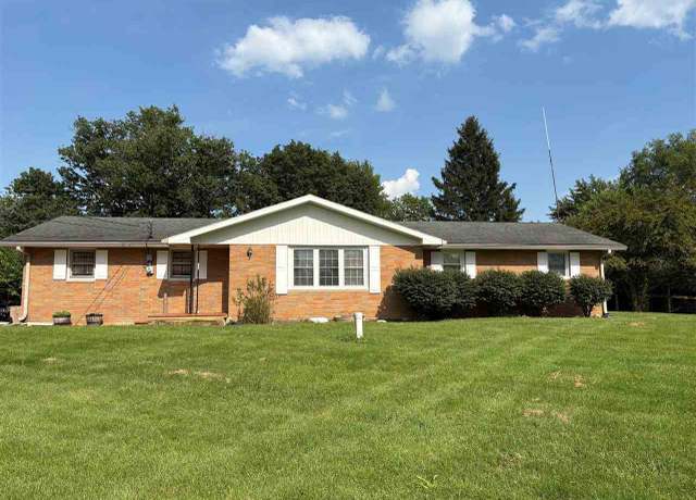 Property at 2300 N Country Club Rd, Muncie, IN 47303, 3 beds, 1.5 baths