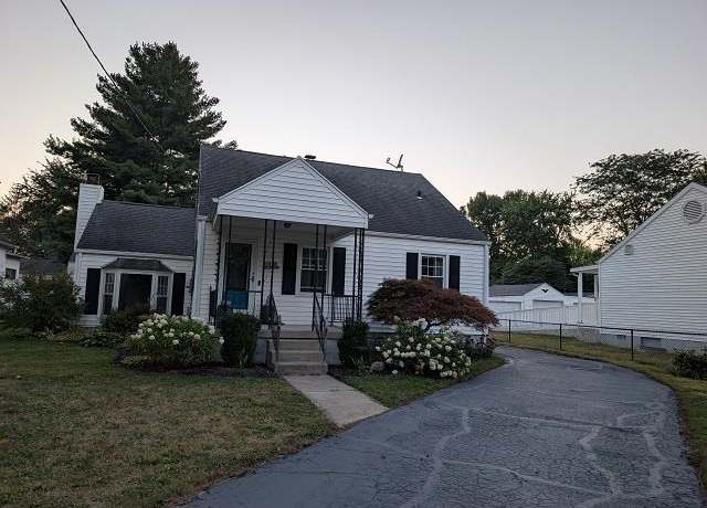 Property at 1028 Abington Pike, Richmond, IN 47374, 3 beds, 2 baths