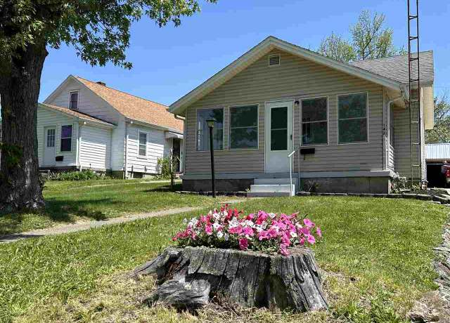 Property at 1421 Ridge St, Richmond, IN 47374, 3 beds, 1 bath