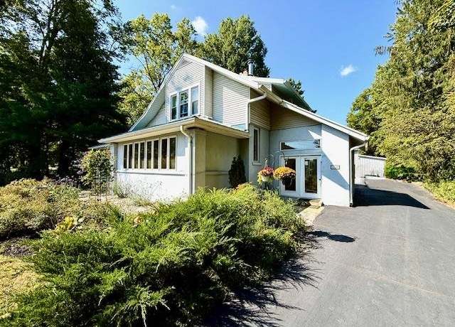 Property at 906 Abington Pike, Richmond, IN 47374, 4 beds, 2 baths