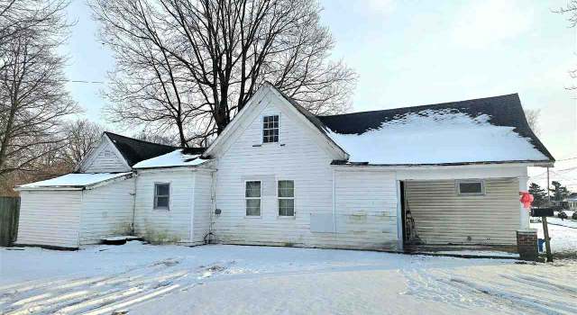 Photo of 803 S Beeson Dr, Winchester, IN 47394