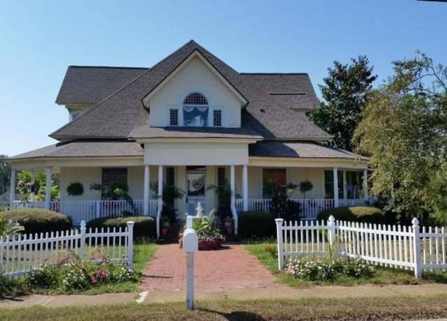Property at 80 4th Ave Ave SE, Cairo, GA 39828, 4 beds, 2.5 baths