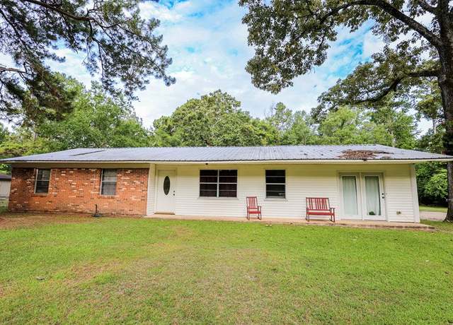 Property at 140 Ansley St, Bainbridge, GA 39819, 3 beds, 2 baths