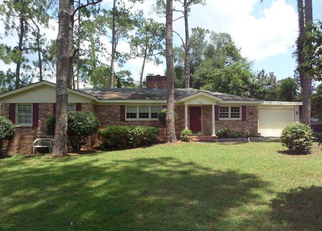 Property at 701 S Collier St, Bainbridge, GA 39819, 3 beds, 3 baths