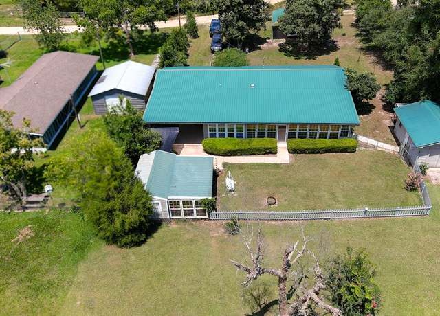 Property at 8225 Sealy Cir, Donalsonville, GA 39845, 4 beds, 2 baths
