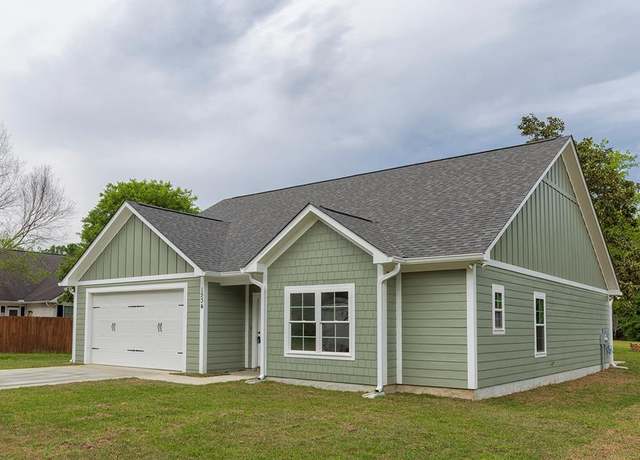 Property at 1534 Fairway Dr, Bainbridge, GA 39819, 3 beds, 2.5 baths