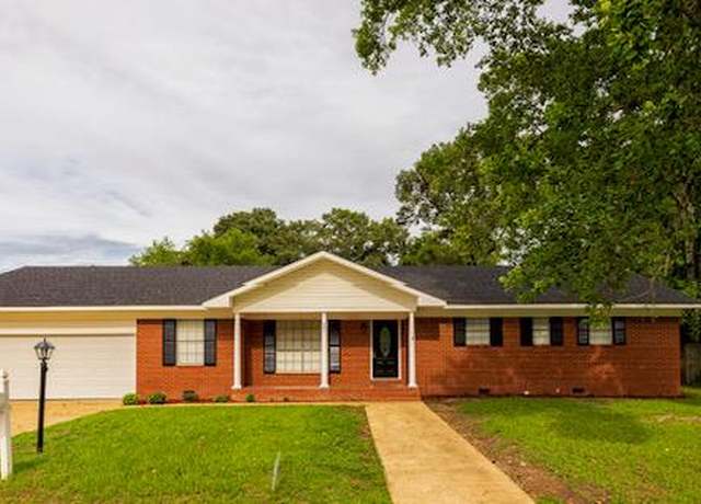 Property at 401 Simms St, Bainbridge, GA 39819, 3 beds, 2.5 baths