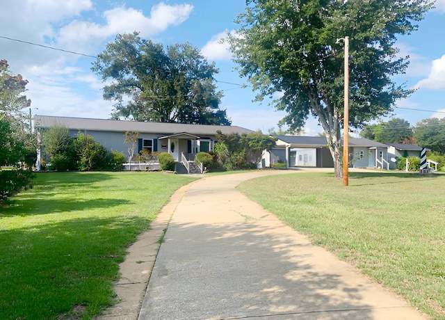 Property at 2608 Stapleton Dr, Donalsonville, GA 39845, 2 beds, 2 baths