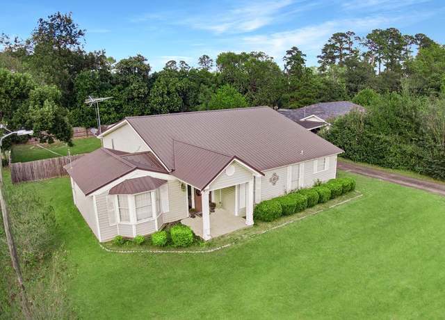 Property at 102 Bremond St, Colquitt, GA 39837, 2 beds, 2 baths