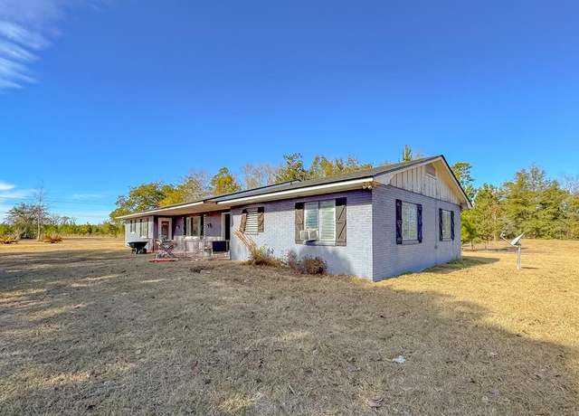 Property at 1220 Lake Dr, Bainbridge, GA 39817, 3 beds, 2 baths
