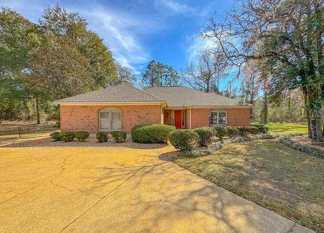 Property at 214 Riverview Dr, Bainbridge, GA 39817, 4 beds, 2 baths