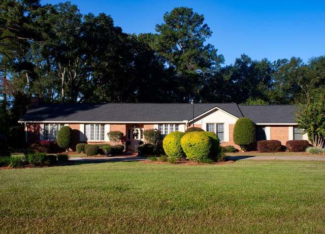 Property at 811 Colquitt Hwy, Bainbridge, GA 39817, 3 beds, 2.5 baths