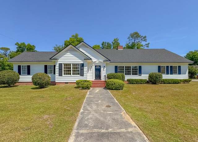 Property at 1107 Pine St, Bainbridge, GA 39819, 4 beds, 3 baths