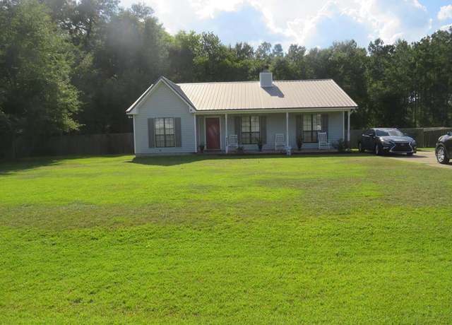 Property at 1005 Gate Cir, Bainbridge, GA 39817, 3 beds, 2 baths