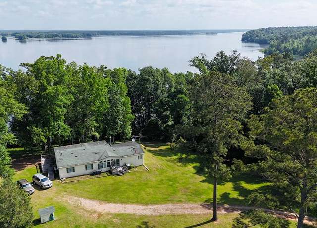 Property at 469 Lakeshore Dr, Bainbridge, GA 39819, 3 beds, 2 baths